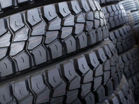 Évitez l'endommagement de vos pneus pour camions : Roulez plus intelligemment et réduisez les coûts de vos pneus